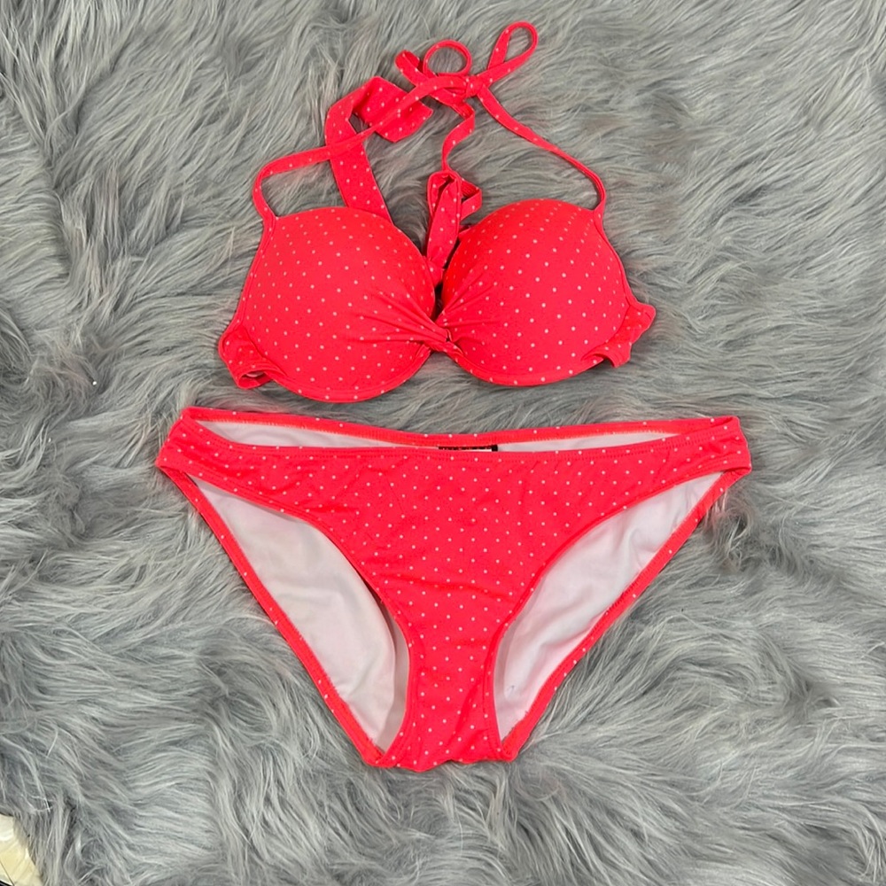 Ingear Bikini top Size Small Bottom Size Médium.